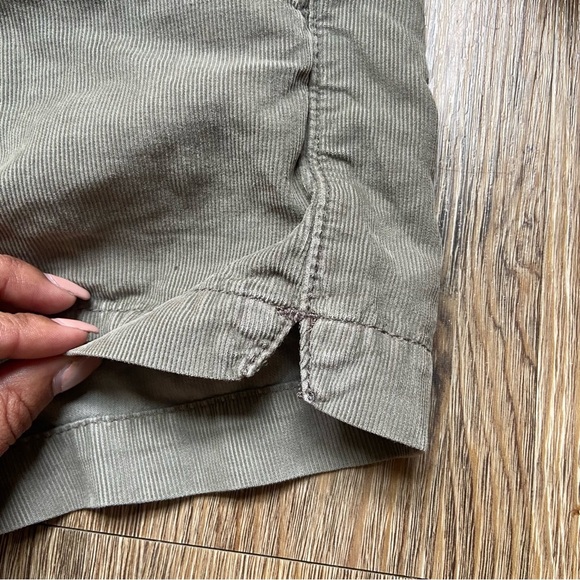 American Eagle Outfitters Faded Green Women's Cargo Shorts - Picture 9 of 13